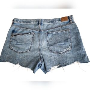 NWOT AE 90's Strigid Boyfriend Short